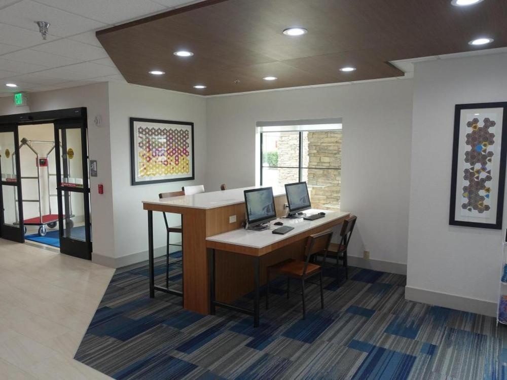 Holiday Inn Express & Suites Brentwood