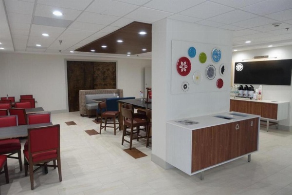 Holiday Inn Express & Suites Brentwood image 8